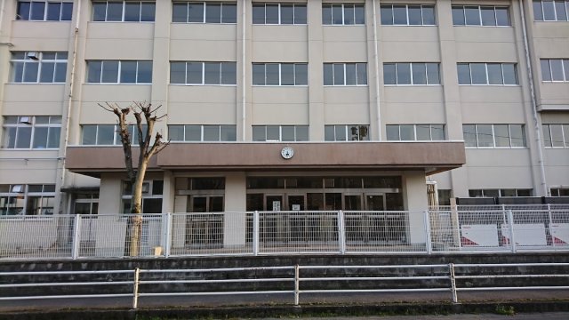 【岡山市北区西崎のアパートの小学校】