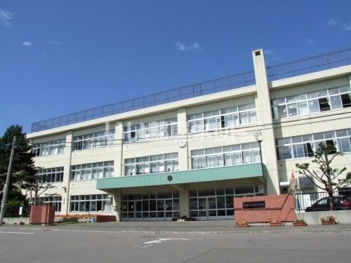 【札幌市中央区南七条西のマンションの小学校】