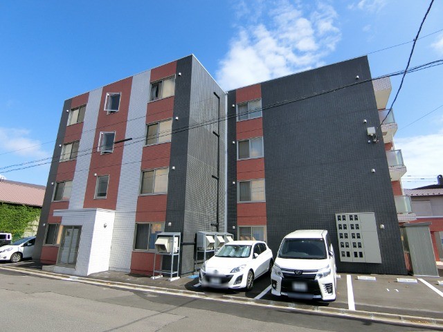 函館市新川町のマンションの建物外観