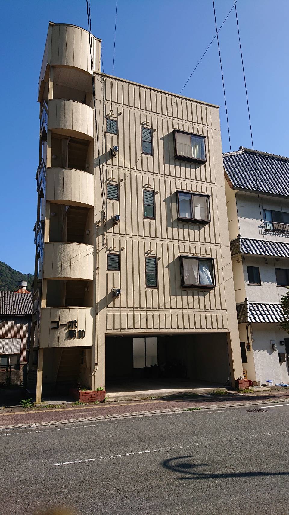 コーポ駅前の建物外観