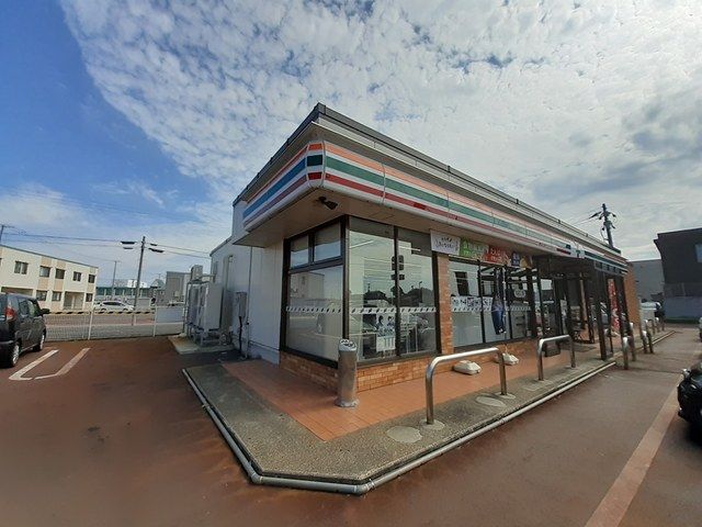 【燕市南のアパートのコンビニ】