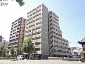 【KDXレジデンス西大路の建物外観】