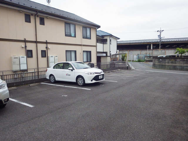 【サンタウン三番館の駐車場】