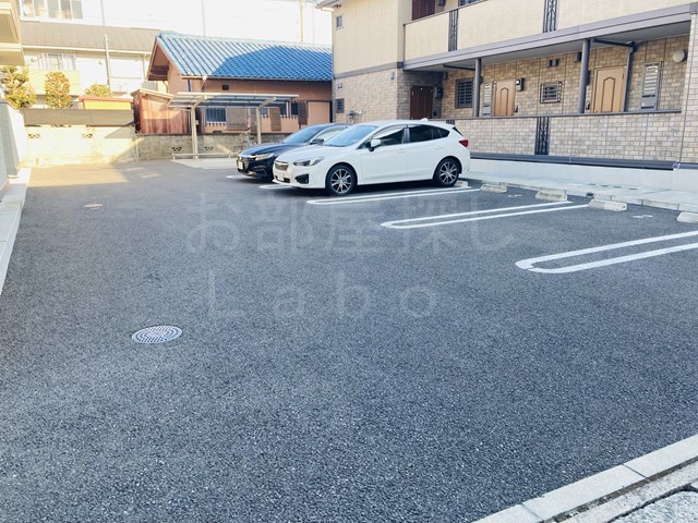 【小田原市鴨宮のアパートの駐車場】