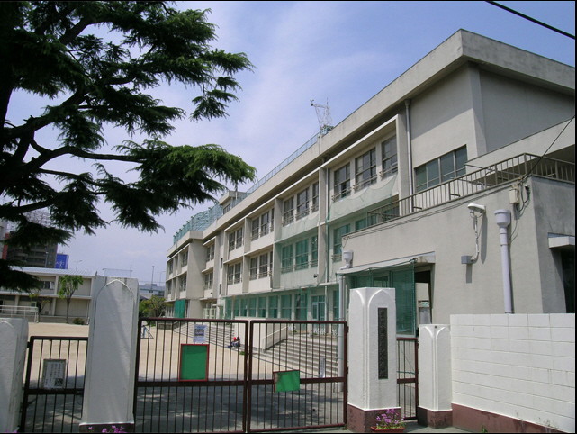 【豊中市箕輪のマンションの小学校】