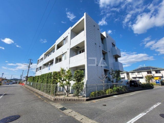 額田郡幸田町大字大草のマンションの建物外観