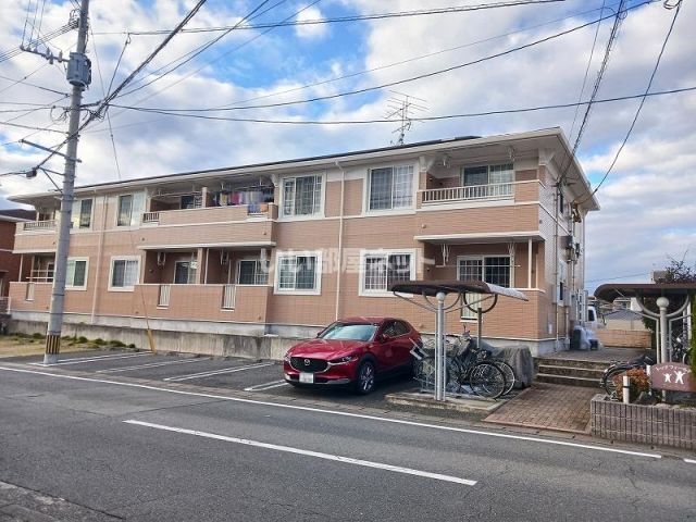 【熊本市東区健軍本町のアパートの建物外観】