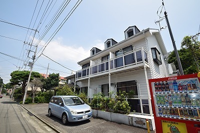 小田原市南町のアパートの建物外観