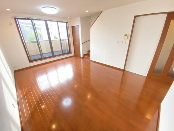 居室・リビング　広々リビング！カウンターキッチンです！