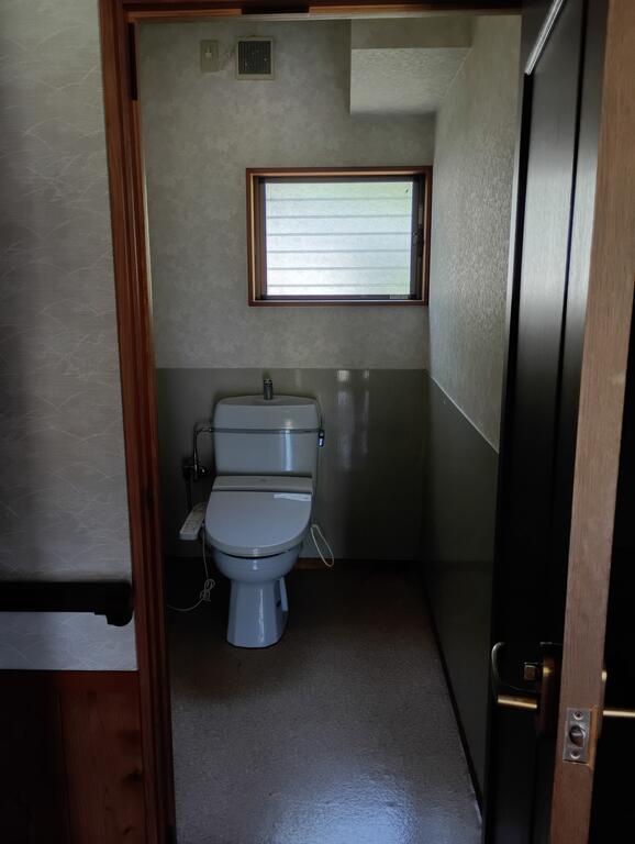 西山貸家のトイレ写真