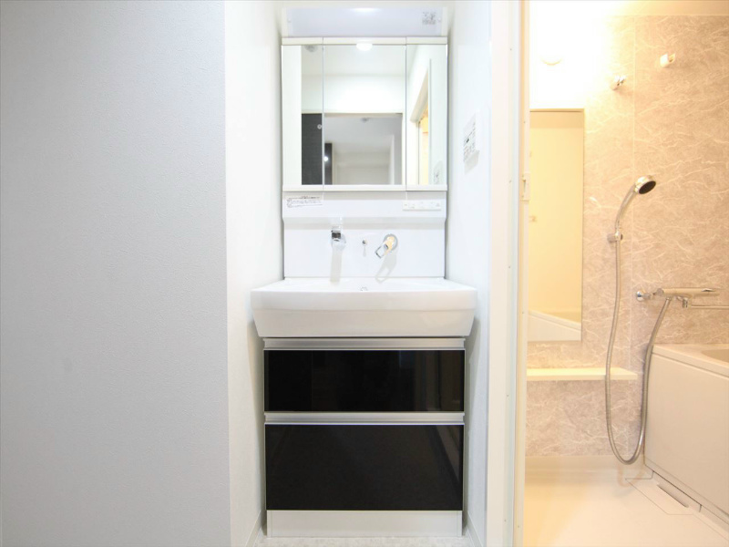 洗面設備　脱衣所　独立洗面台（シャンプードレッサー）洗濯機用意できます