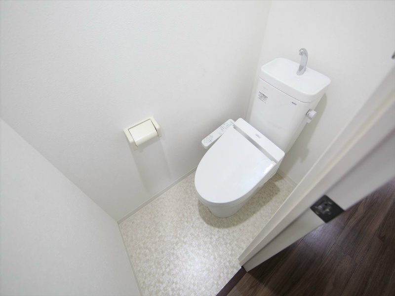 トイレ　温水洗浄暖房便座付トイレ