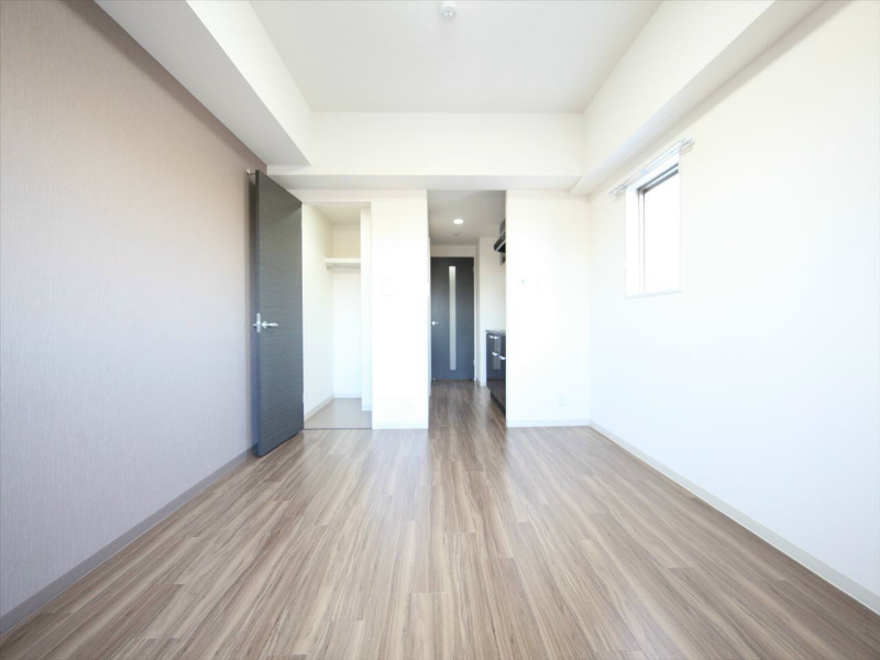 居室・リビング　洋室10.8帖　ウォークインクローゼット（収納充実してます）