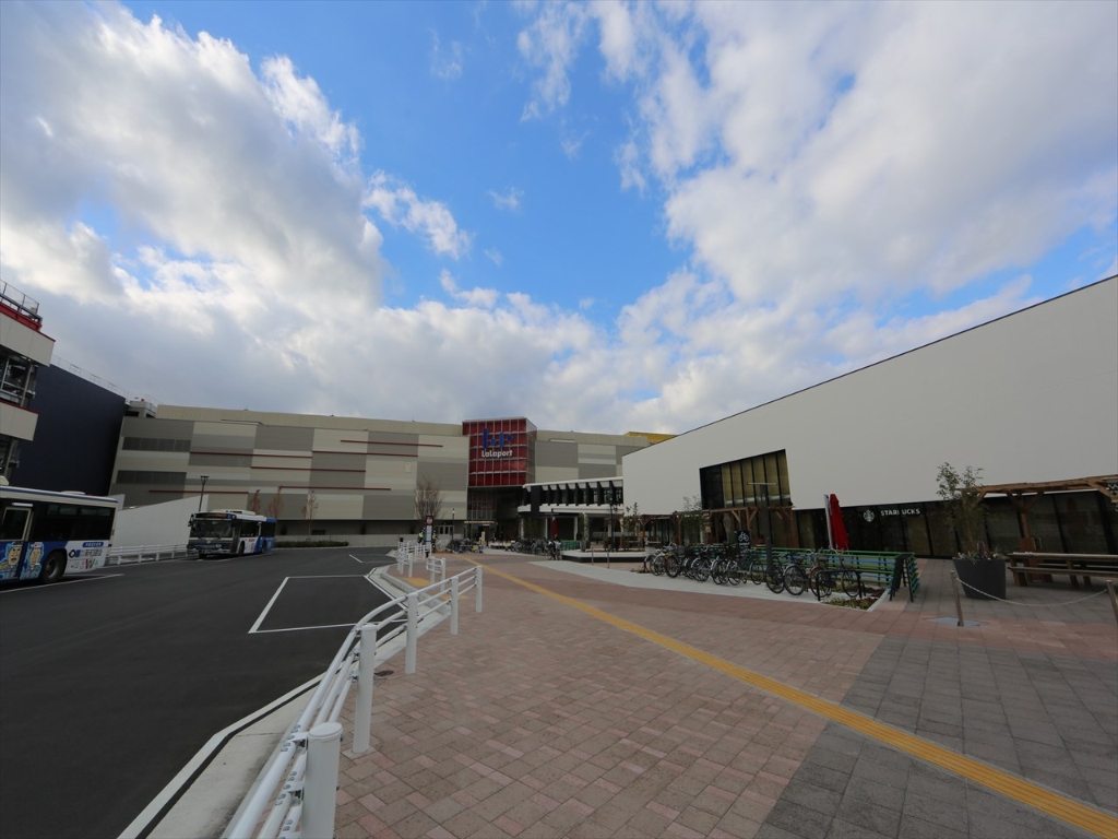 ドラックストア　スギドラッグ　ららぽーと名古屋港アルクス店（ドラッグストア）まで1400m