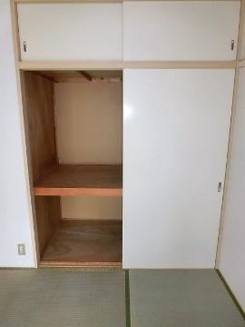 サンビレッジ鮎川　収納　押入