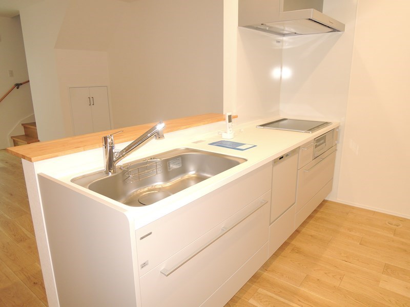 キッチン　調理動線を考慮したシステムキッチンで、快適にお料理ができます