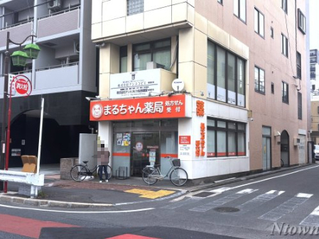 ドラックストア　まるちゃん薬局太閤通店（ドラッグストア）まで260m