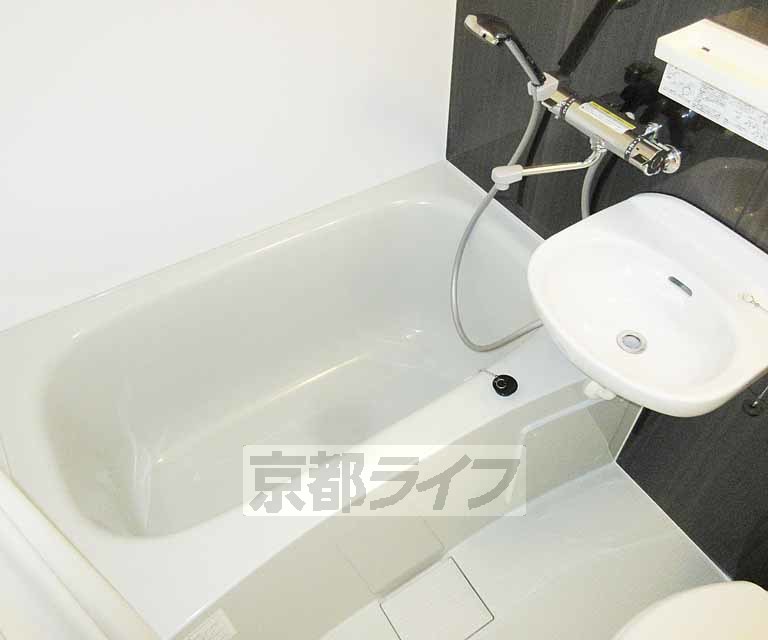 バス・シャワールーム　綺麗で快適にお使いいただけるユニットバスです