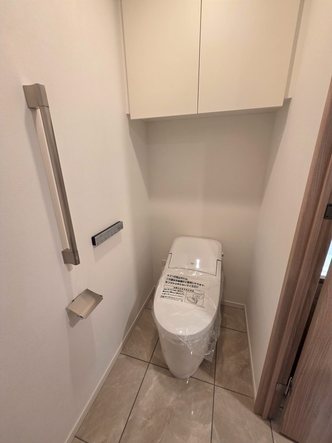 トイレ　温水洗浄便座