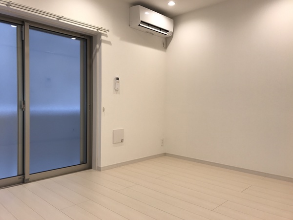 居室・リビング　清潔感のあるフローリングのお部屋です