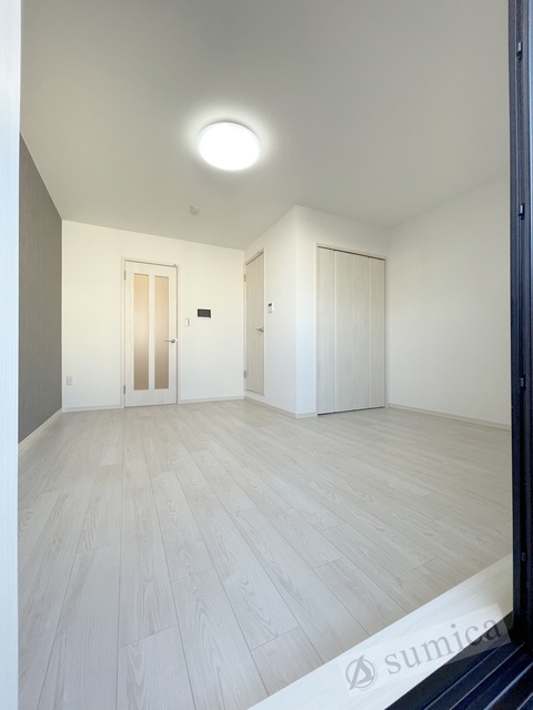 居室・リビング　ホワイトベースで明るい内装♪