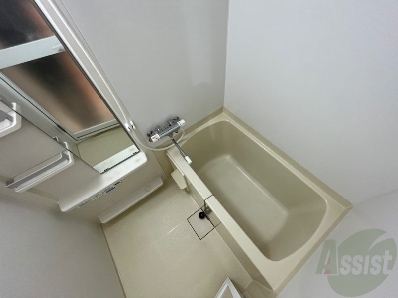 バス・シャワールーム　お風呂になります。一日の疲れを癒してくださいね。