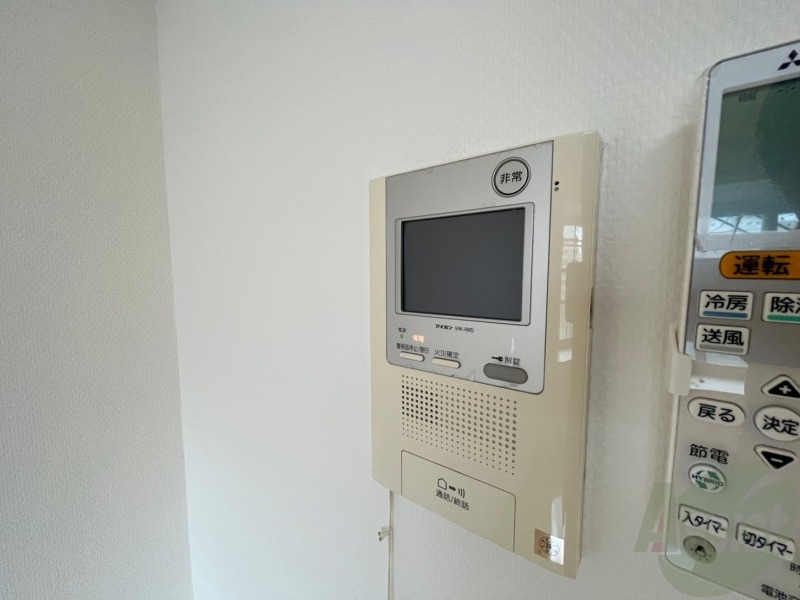 セキュリティ　ＴＶモニター付インターホンです。来客者の顔が見えるので安心！