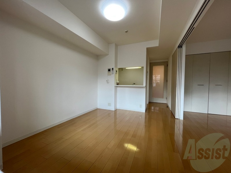 居室・リビング　リビングです。出窓からの日当たりもよく明るい印象です！