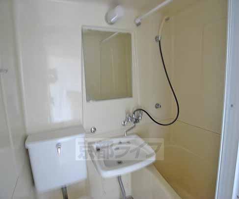 バス・シャワールーム　清潔感あるユニットバスです