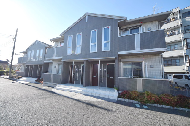 建物外観　～青い空、白い雲～