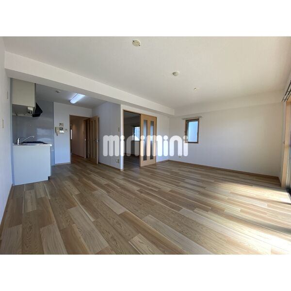 居室・リビング　開放感溢れるリビングです。