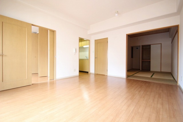 居室・リビング　写真は別号室のものです。