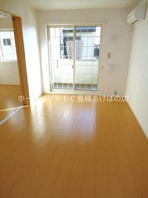 居室・リビング　室内