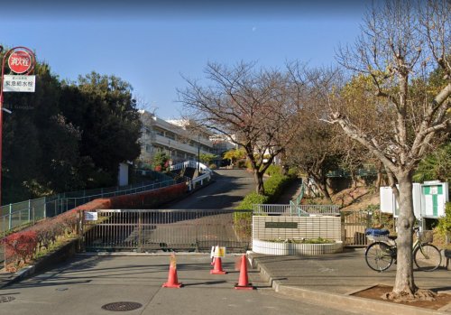 小学校　横浜市立上寺尾小学校（小学校）まで1089m