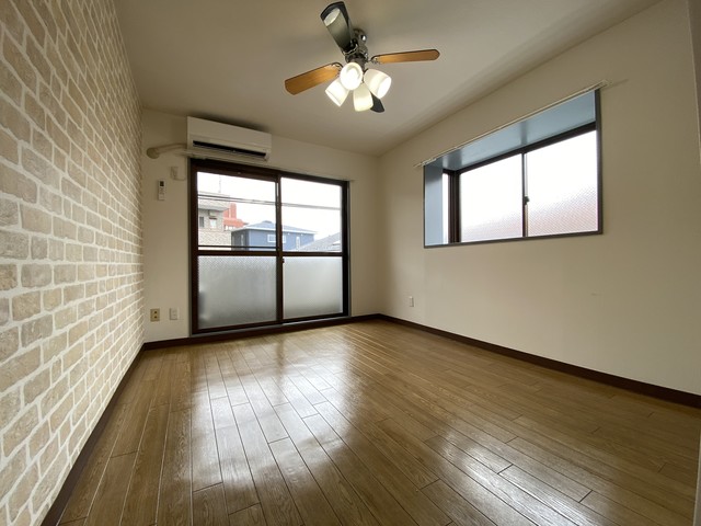 居室・リビング　２面採光の角部屋のお部屋です。