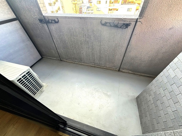 バルコニー　同物件別号室の写真です。