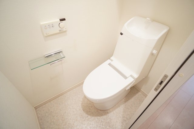 トイレ　室内写真は違うお部屋のものです。