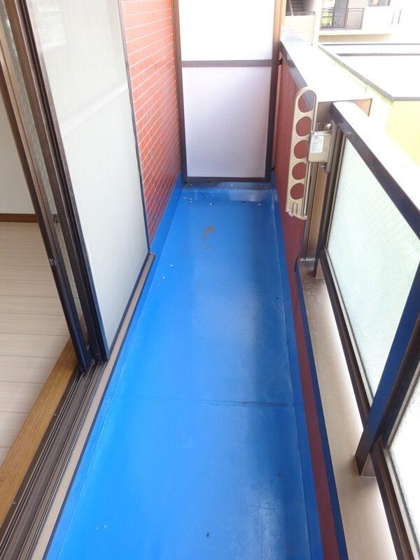 バルコニー　☆一年中快適なエアコン完備☆