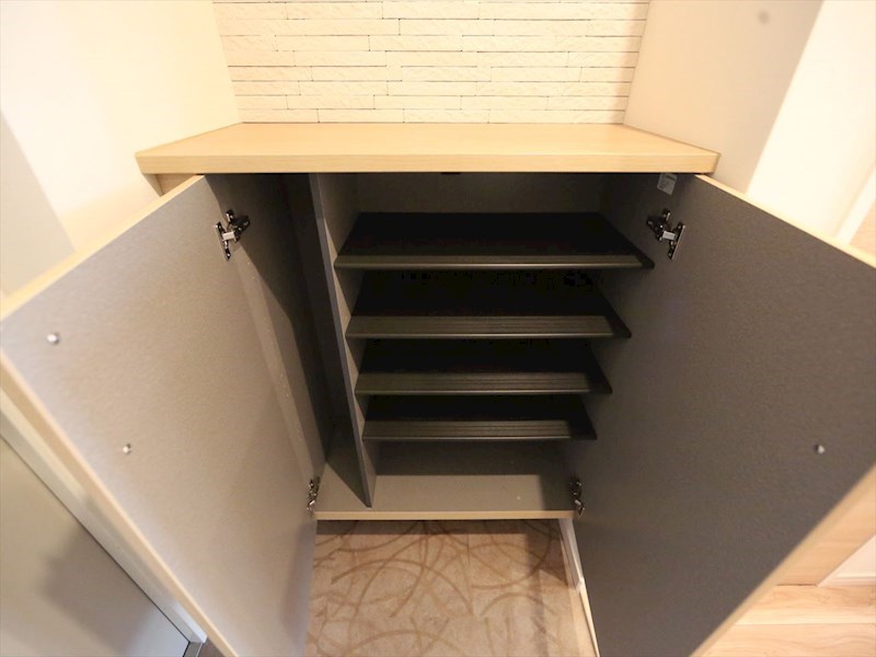 玄関　玄関　シューズボックス付