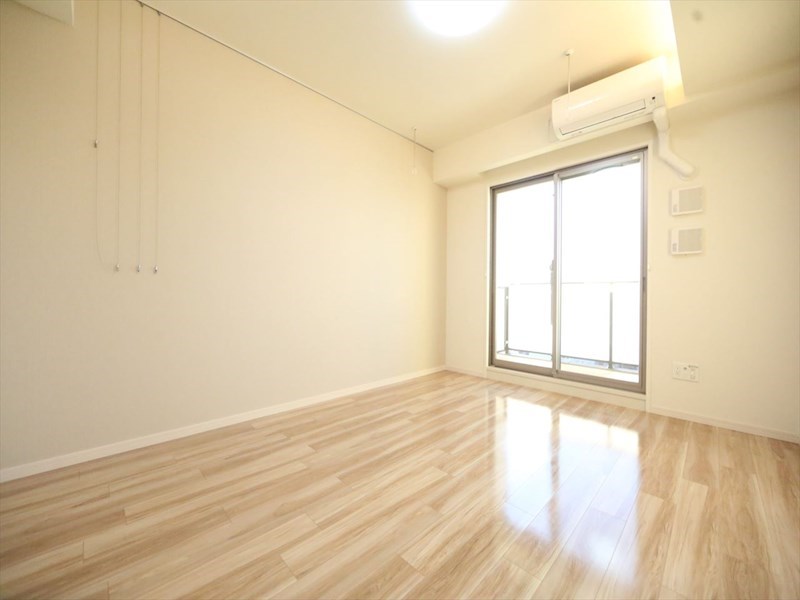 バルコニー　洋室8.8帖　エアコン完備　バルコニー