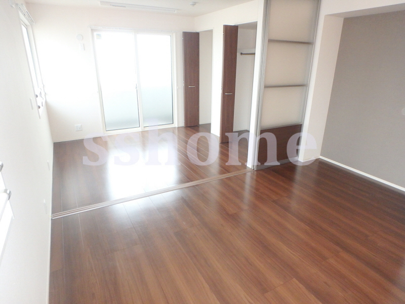 居室・リビング　明るいリビング