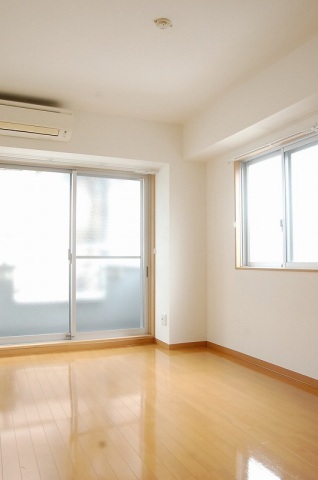 居室・リビング　写真は別のお部屋です。※現況を優先