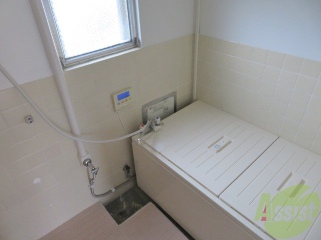 バス・シャワールーム　シンプルなお風呂です。ゆったりとお入りください。