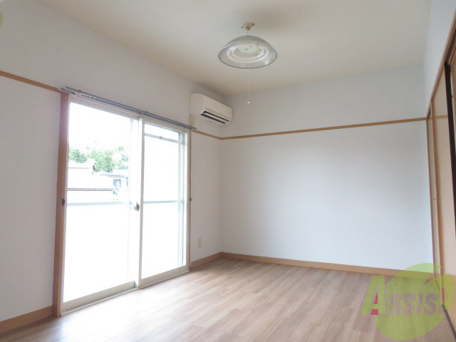 居室・リビング　かなり広めのリビングです。のびのびできますね。