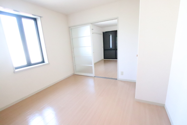 居室・リビング　６．５帖のダイニングキッチンです♪