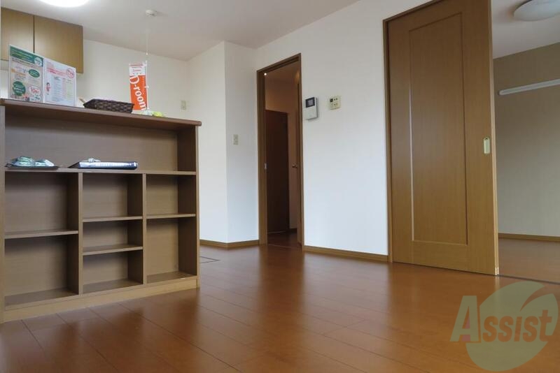 居室・リビング　リビングは１２帖もございます！家具の配置も迷いますね