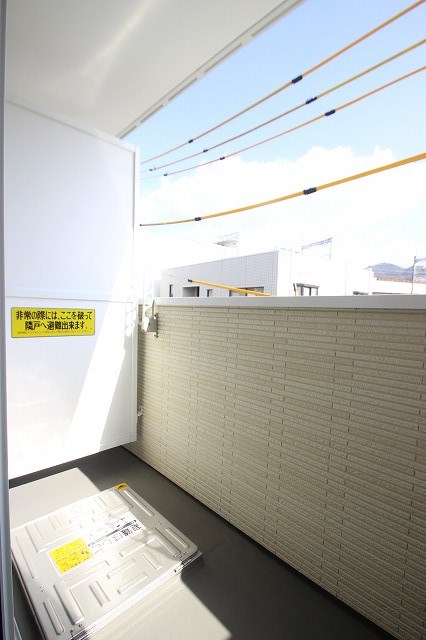 バルコニー　同物件別室