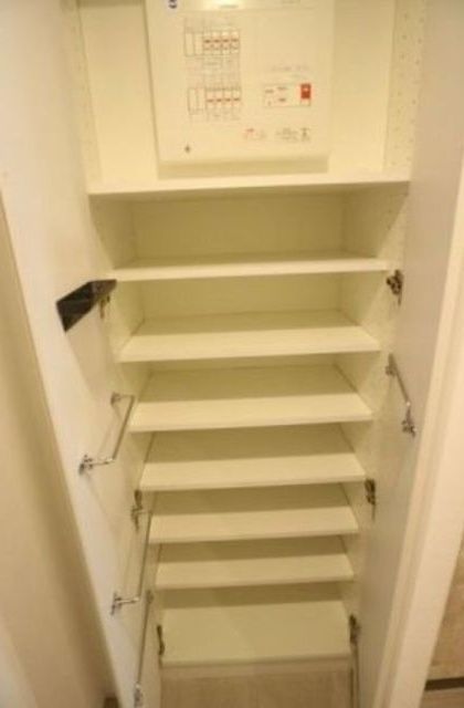 玄関　内見の予約先はタウンハウジング中野店になります★