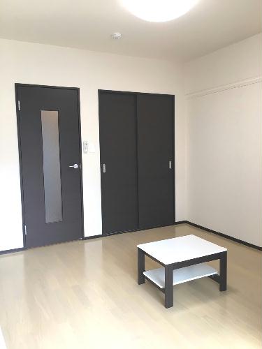 居室・リビング　同タイプの別物件の為実際とは異なります。