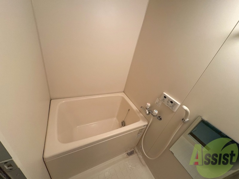 バス・シャワールーム　浴槽が広いので日々の疲れも癒されますね。